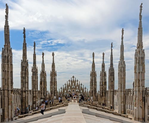 Allée centrale sur les toits du Duomo