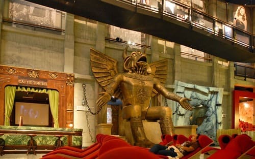 Installations et décors du Musée National du Cinéma
