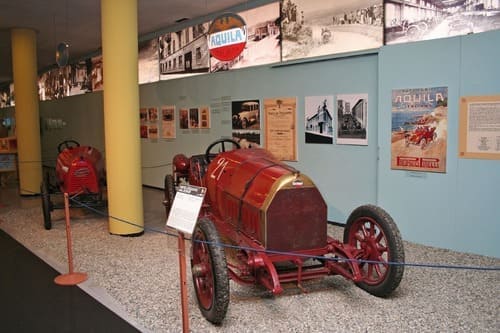 Voiture ancienne de course