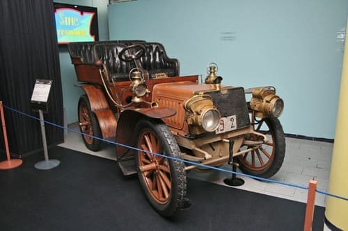 Modèle pionnier de l'automobile