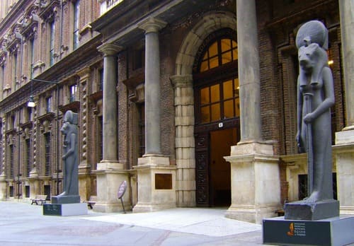 Façade du Musée Égyptien de Turin