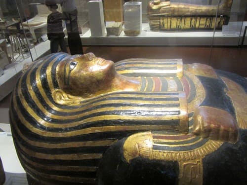Sarcophage égyptien ouvragé