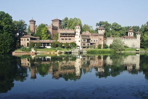 Borgo Medievale sur les rives du Pô