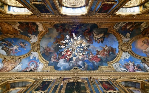 Plafond peint et fresques royales