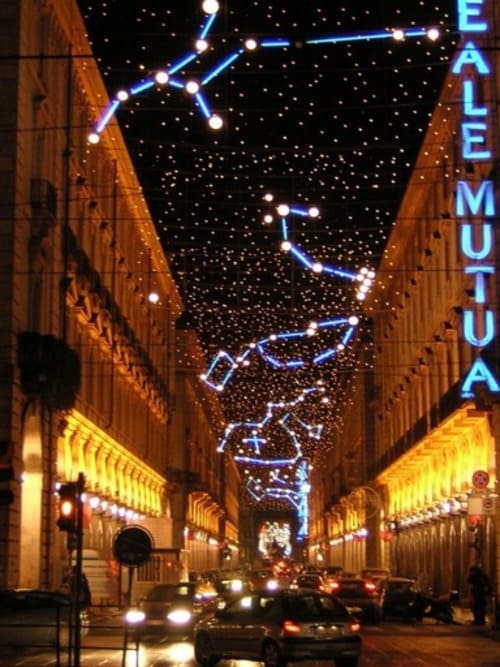 Illuminations des Luci d'artista sous les arcades