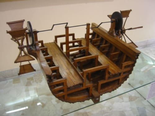 Maquette d'une barque à aubes de Léonard de Vinci