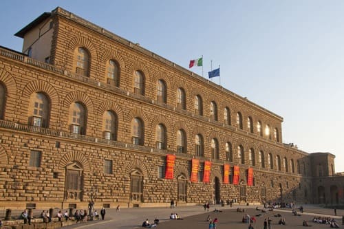 Détail des immenses pierres de la façade