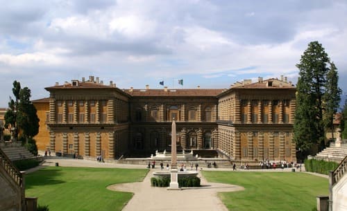 Façade colossale du Palazzo Pitti