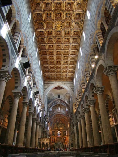 Nef et plafond à caissons dorés de la Cathédrale