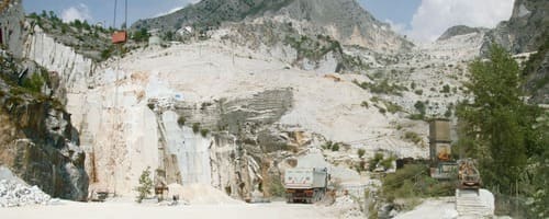 Panorama sur les carrières de marbre blanc