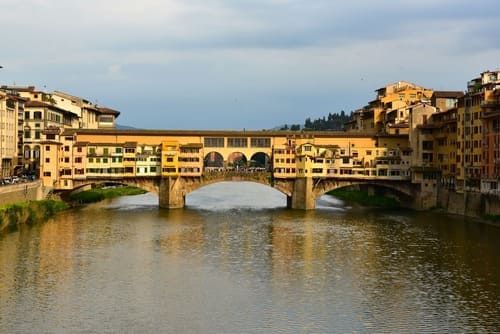 Le Ponte Vecchio sur le fleuve Arno