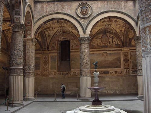 Cour intérieure de Michelozzo