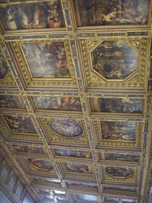 Détail des plafonds à caissons