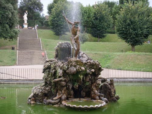 Une des nombreuses fontaines