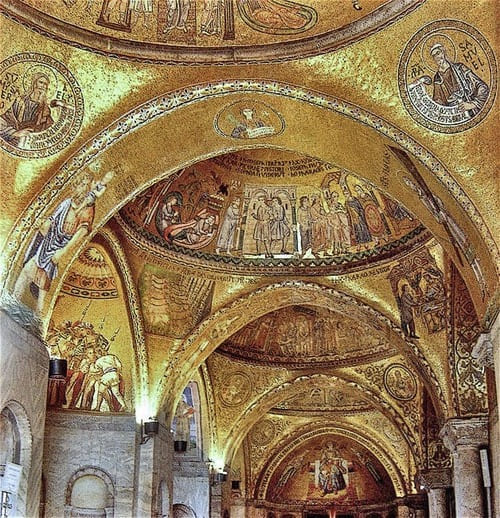 Coupole byzantine à fond d'or