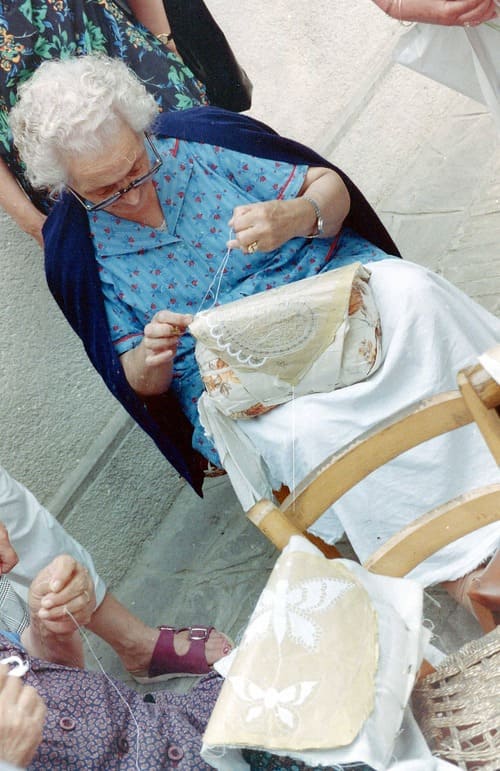 Dentellière au travail à Burano