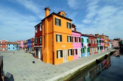 Petite place et maisons de pêcheurs