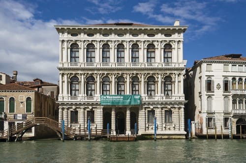 Palais le long du Grand Canal