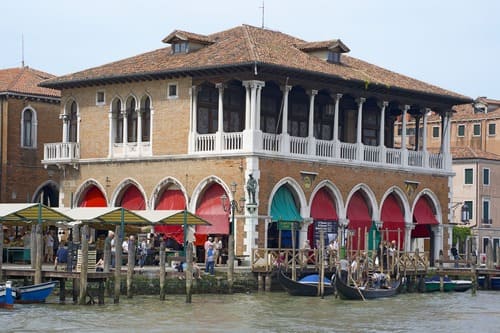 Les loges de la Pescheria au Rialto