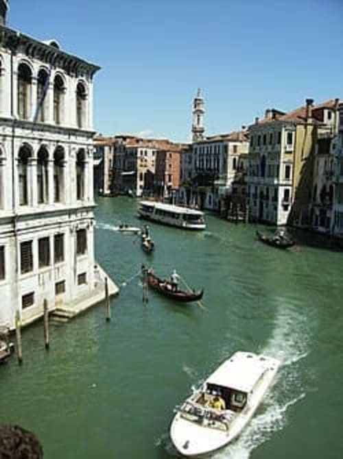 Le canal vu depuis les abords du Rialto