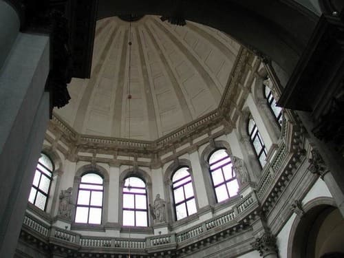 Intérieur de la coupole de Santa Maria della Salute