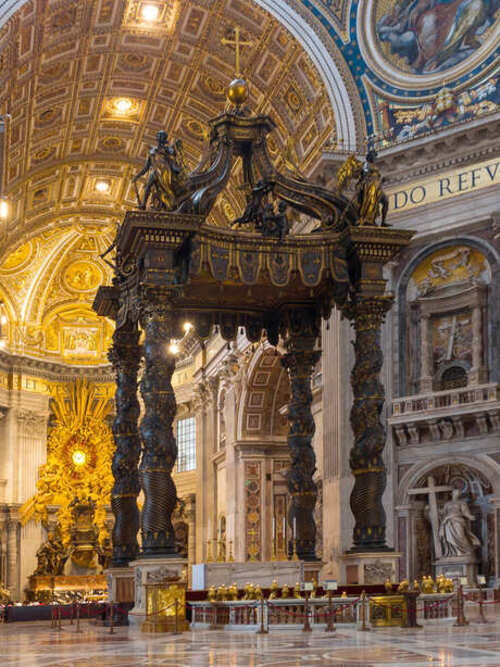 Intérieur Basilique et baldaquin