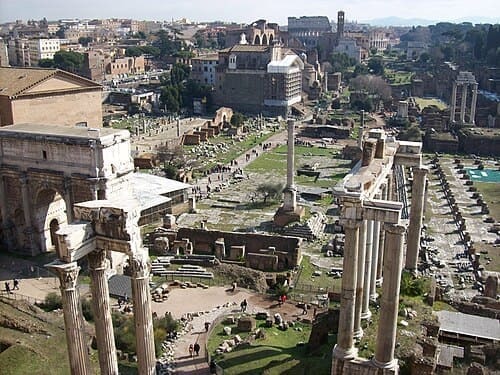 Vue générale du Forum Romain depuis les hauteurs