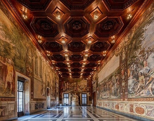 Galerie des glaces et plafonds peints des musées